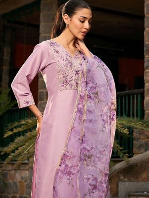 V Neck Ethnic Motifs Embroidered Regular Kurta with Trouser & Dupatta 2