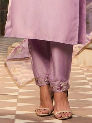 V Neck Ethnic Motifs Embroidered Regular Kurta with Trouser & Dupatta 3