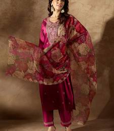 Women Floral Embroidered Regular Kurta with Trousers & With Dupatta