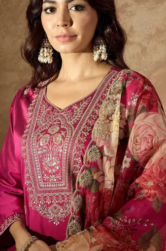 Women Floral Embroidered Regular Kurta with Trousers & With Dupatta