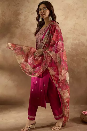 Women Floral Embroidered Regular Kurta with Trousers & With Dupatta