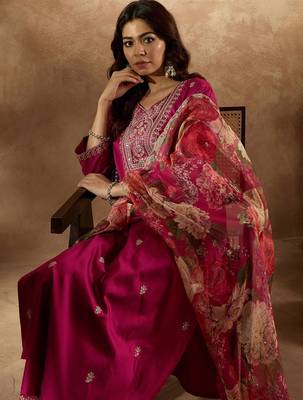 Women Floral Embroidered Regular Kurta with Trousers & With Dupatta 6