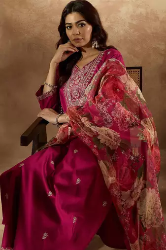 Women Floral Embroidered Regular Kurta with Trousers & With Dupatta