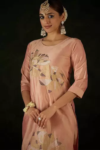 Women Embroidered Regular Thread Work Kurta with Trouser