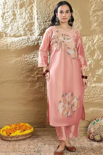Women Embroidered Regular Thread Work Kurta with Trouser
