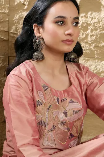 Women Embroidered Regular Thread Work Kurta with Trouser