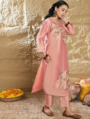 Women Embroidered Regular Thread Work Kurta with Trouser 5