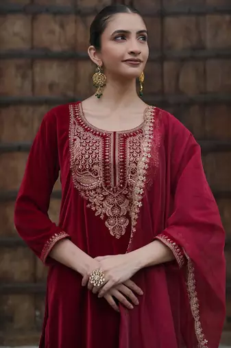 Women Ethnic Motifs Embroidered Regular Velvet Kurta with Trousers & With Dupatta