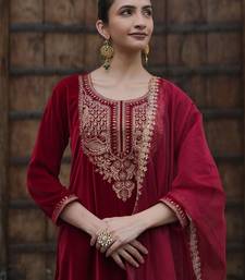 Women Ethnic Motifs Embroidered Regular Velvet Kurta with Trousers & With Dupatta