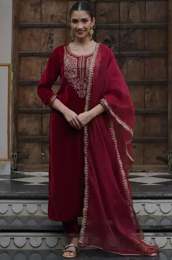 Women Ethnic Motifs Embroidered Regular Velvet Kurta with Trousers & With Dupatta