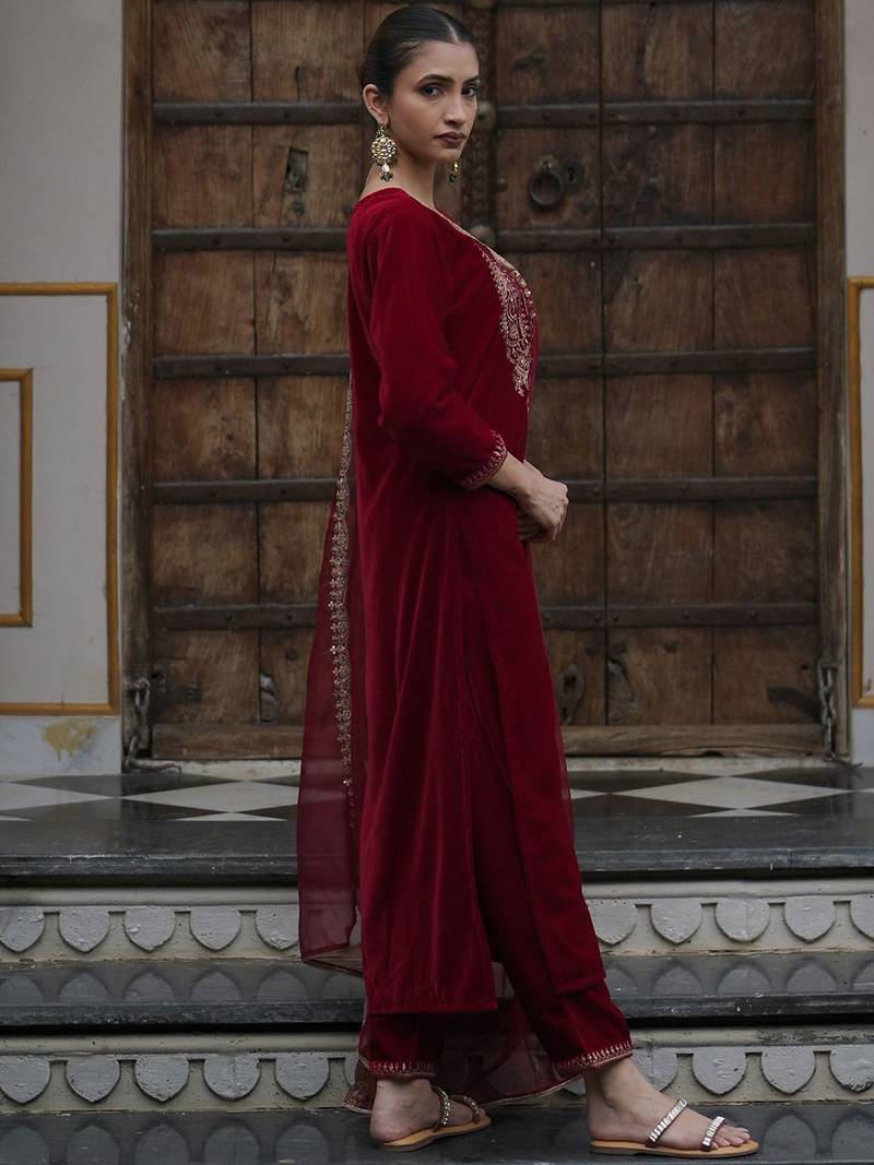 Women Ethnic Motifs Embroidered Regular Velvet Kurta with Trousers & With Dupatta