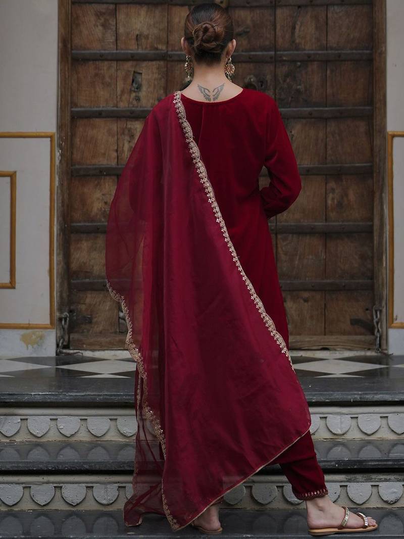 Women Ethnic Motifs Embroidered Regular Velvet Kurta with Trousers & With Dupatta