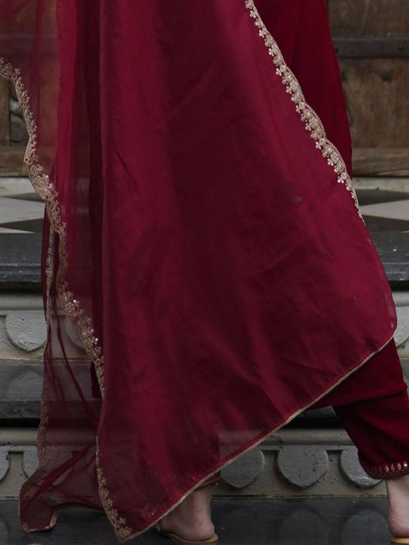 Women Ethnic Motifs Embroidered Regular Velvet Kurta with Trousers & With Dupatta