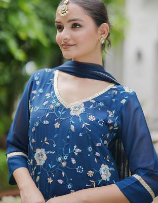 Women Floral Embroidered Regular Sequinned Kurta with Sharara With Dupatta 2