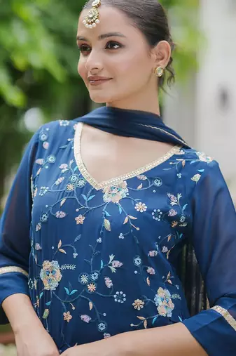 Women Floral Embroidered Regular Sequinned Kurta with Sharara With Dupatta
