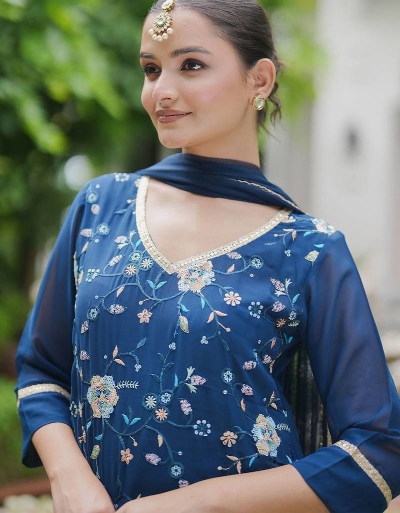 Women Floral Embroidered Regular Sequinned Kurta with Sharara With Dupatta
