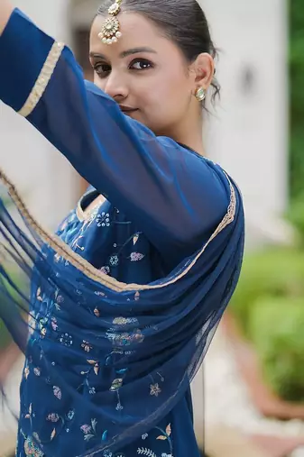 Women Floral Embroidered Regular Sequinned Kurta with Sharara With Dupatta