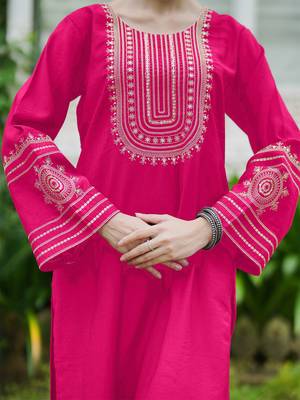 Women Ethnic Motifs Embroidered Regular Sequinned Kurta with Trousers 3