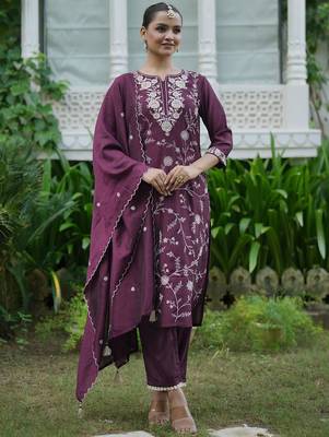 Women Floral Embroidered Regular Thread Work Kurta with Trousers With Dupatta 1