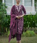 Women Floral Embroidered Regular Thread Work Kurta with Trousers With Dupatta