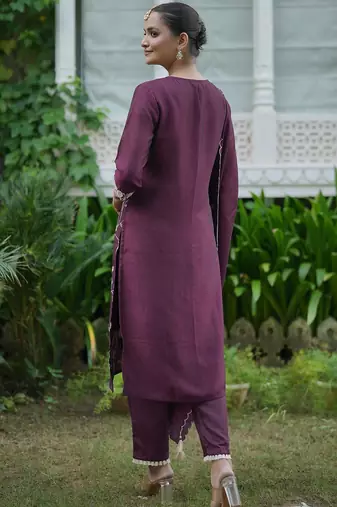 Women Floral Embroidered Regular Thread Work Kurta with Trousers With Dupatta
