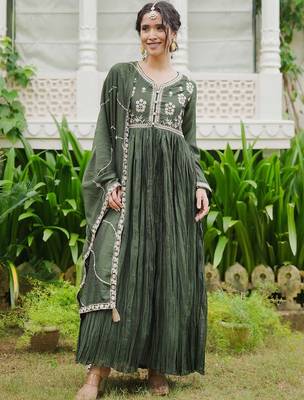 Floral Embroidered Pleated Kurta With Trousers & Dupatta 1