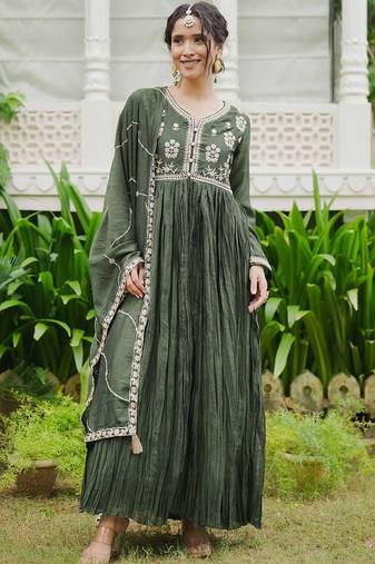 Floral Embroidered Pleated Kurta With Trousers & Dupatta