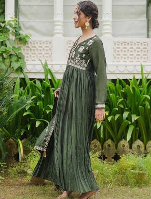 Floral Embroidered Pleated Kurta With Trousers & Dupatta 4