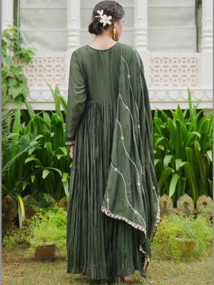 Floral Embroidered Pleated Kurta With Trousers & Dupatta 5