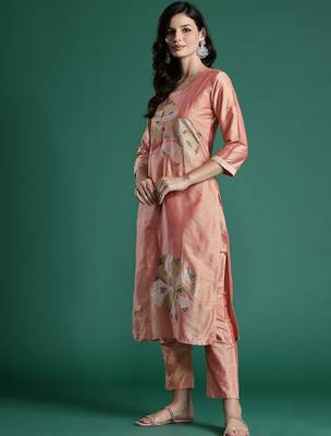 Floral Embroidered Thread Work Kurta with Trousers 5