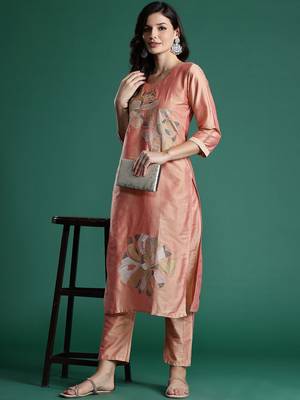 Floral Embroidered Thread Work Kurta with Trousers 7