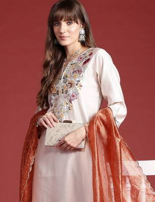 Ethnic Motifs Embroidered Thread Work Liva Kurta With Trousers & Dupatta 2
