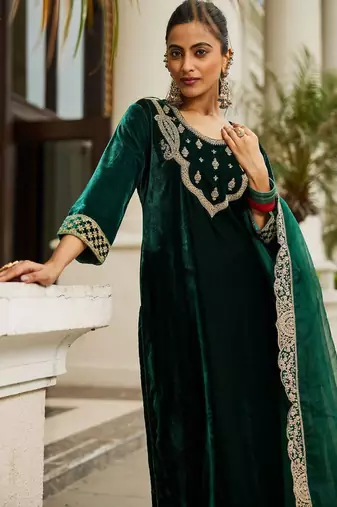 Women Ethnic Motifs Embroidered Regular Velvet Kurta with Trousers & With Dupatta