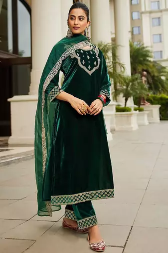 Women Ethnic Motifs Embroidered Regular Velvet Kurta with Trousers & With Dupatta