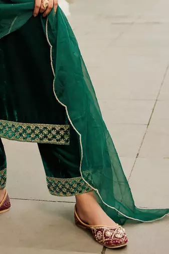 Women Ethnic Motifs Embroidered Regular Velvet Kurta with Trousers & With Dupatta