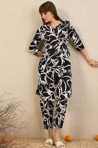 Women Floral Printed Regular Pure Cotton Kurta with Trousers