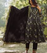 Floral Printed Pleated Pure Cotton Kurta With Trousers & Dupatta