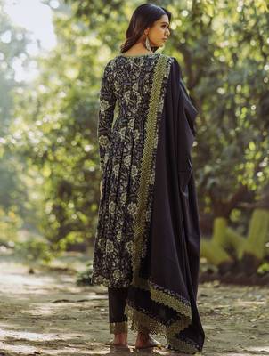 Floral Printed Pleated Pure Cotton Kurta With Trousers & Dupatta 3