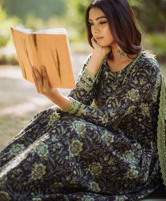 Floral Printed Pleated Pure Cotton Kurta With Trousers & Dupatta 5