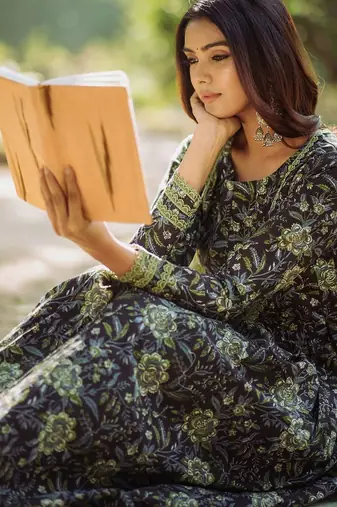 Floral Printed Pleated Pure Cotton Kurta With Trousers & Dupatta