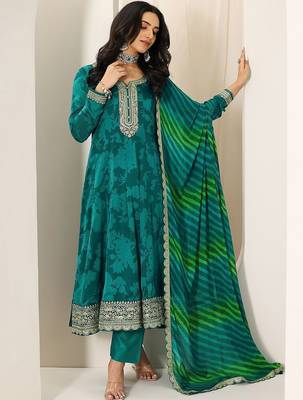 Womens Green Printed Chiffon Anarkali Kurta With Trousers & Dupatta 2