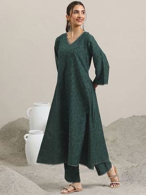 Floral Printed V-Neck Flared A-Line Kurta With Trousers & Dupatta 4