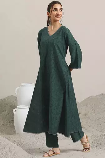 Floral Printed V-Neck Flared A-Line Kurta With Trousers & Dupatta