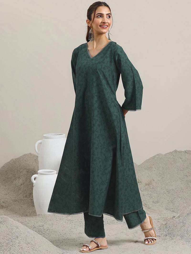Floral Printed V-Neck Flared A-Line Kurta With Trousers & Dupatta