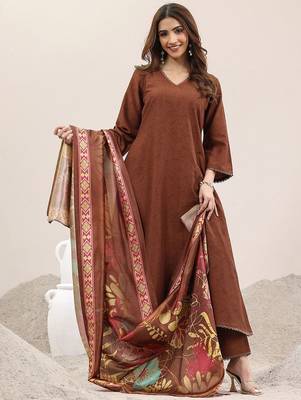 Women Floral Printed Regular Kurta with Trousers & Dupatta 1