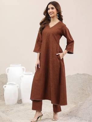 Women Floral Printed Regular Kurta with Trousers & Dupatta 3
