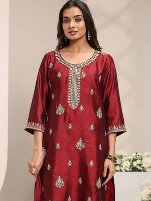 Maroon Ethnic Motifs Embroidered Straight Suit Set with Dupatta 2
