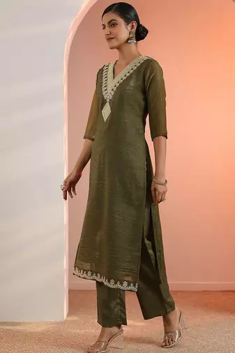 Women Woven Design Embroidered Kurta with Trousers & Dupatta