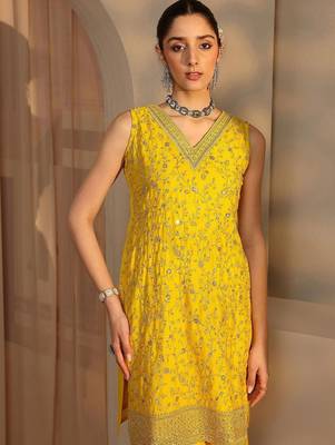 Women Ethnic Motifs Embroidered Regular Thread Work Kurta with Sharara & With Dupatta 4