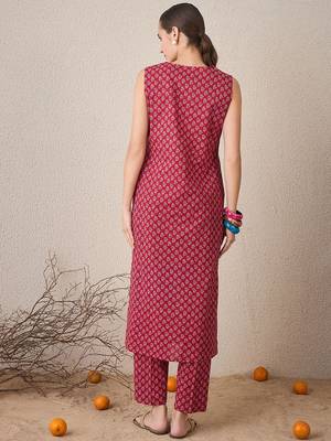 Printed Regular Pure Cotton Kurta with Trousers 5